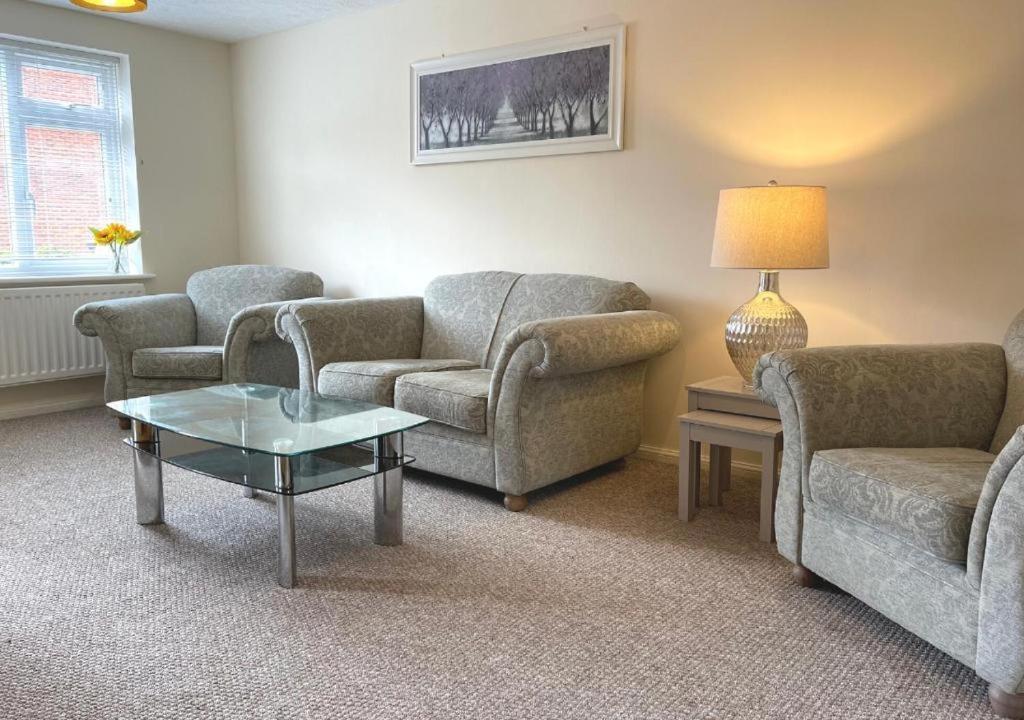 Ashford Holiday Home Smithy Drive Sleeps 5 Free Wifi And Vehicle Parking Kingsnorth エクステリア 写真